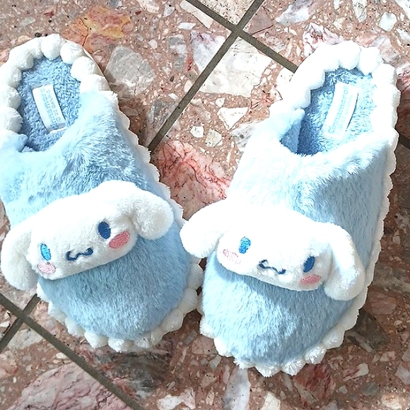 NWOT Cinnamoroll Sanrio Muti-Colored Plush Uniquely Designed Women's Slippers - Picture 6 of 11
